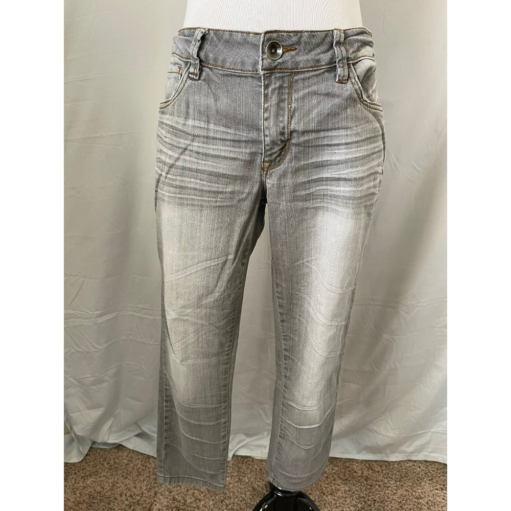 Dollhouse Light Gray Capri Jeans - 13 - Picture 1 of 12